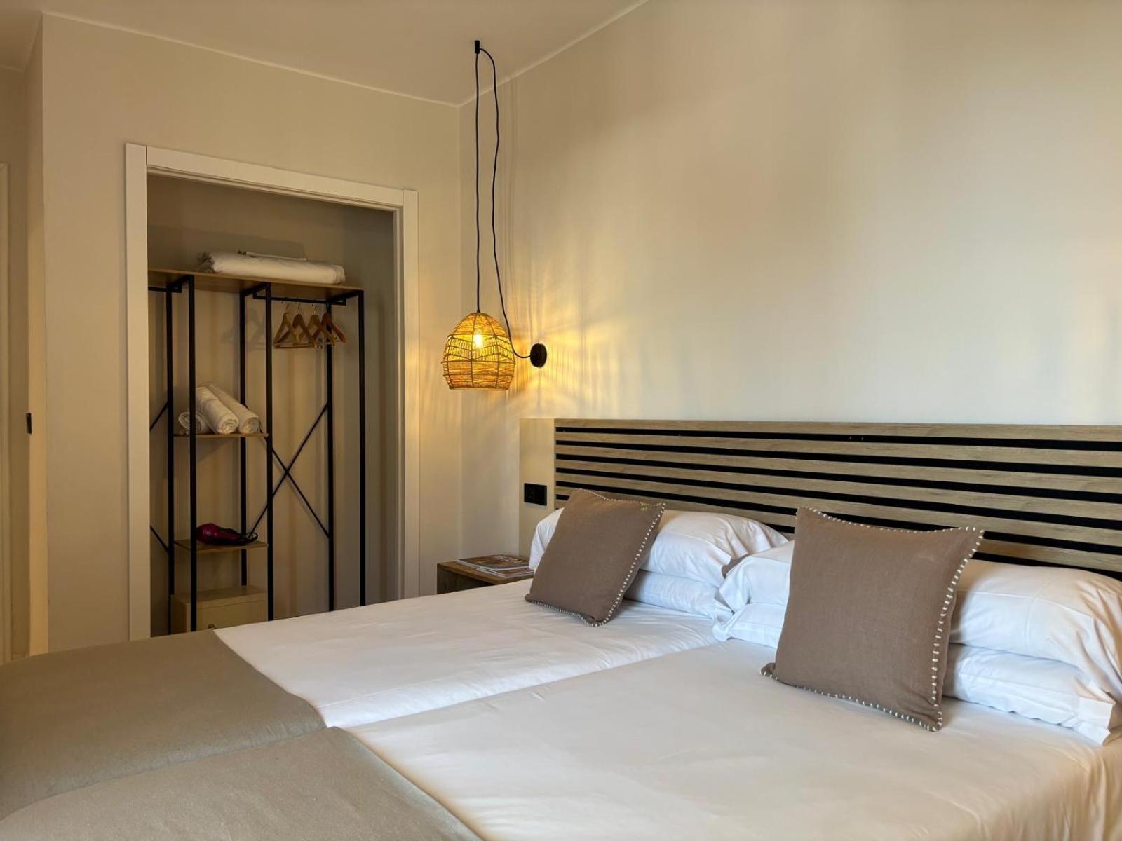Apartamentos Ses Veles Cala Llonga (Ibiza) Quarto foto