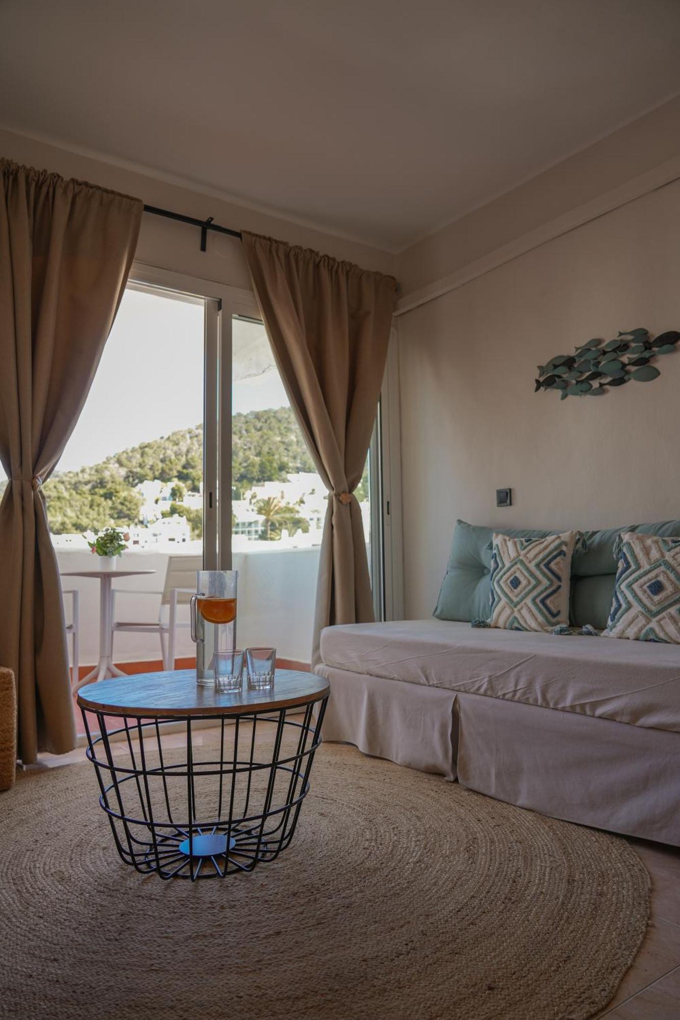 Apartamentos Ses Veles Cala Llonga (Ibiza) Exterior foto