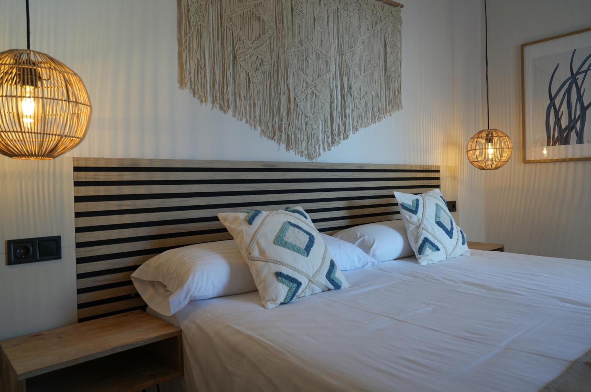 Apartamentos Ses Veles Cala Llonga (Ibiza) Exterior foto